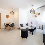 Acl'l Luxury * أويا